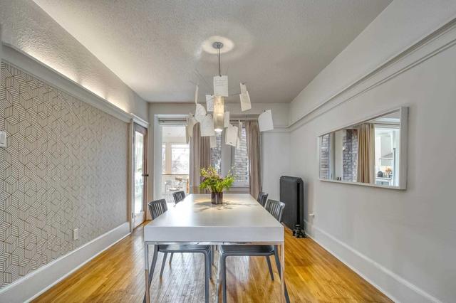 upper - 141 Marion St, House detached with 2 bedrooms, 2 bathrooms and 1 parking in Toronto ON | Image 5