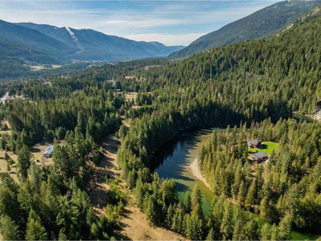 2621 Highway 3a, House detached with 2 bedrooms, 1 bathrooms and null parking in Central Kootenay I BC | Image 38