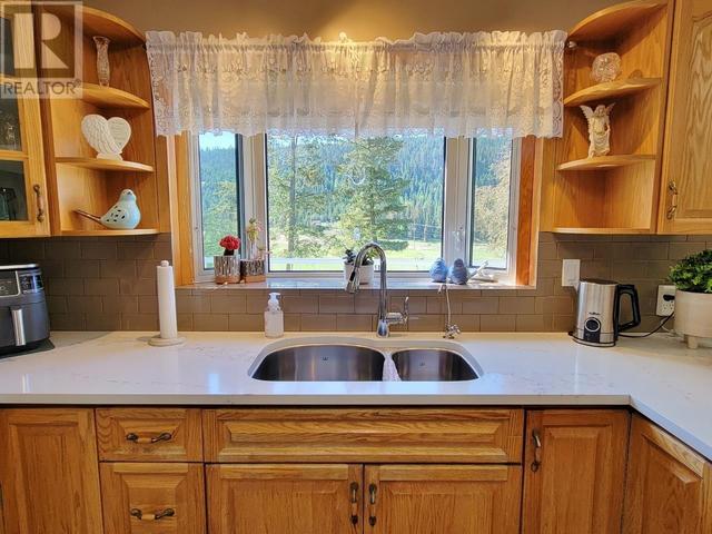 855 Vanderburgh Road, House detached with 4 bedrooms, 2 bathrooms and null parking in Cariboo E BC | Image 10