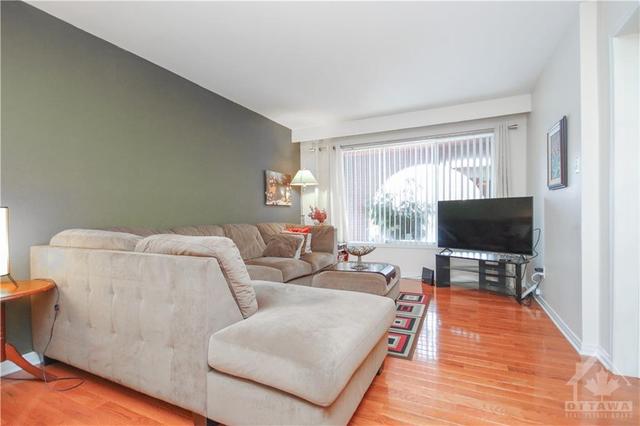 568 Foxview Place N, Home with 4 bedrooms, 4 bathrooms and 4 parking in Ottawa ON | Image 13