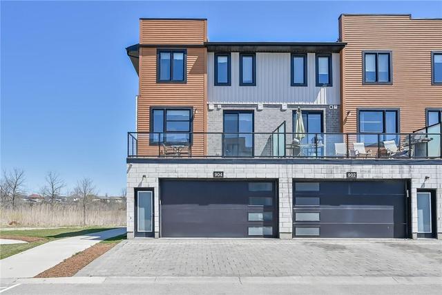 904 West Village Square, House attached with 4 bedrooms, 3 bathrooms and 4 parking in London ON | Image 1