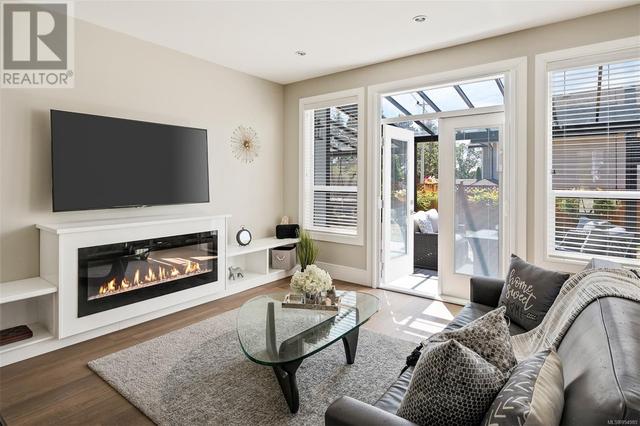 1699 Longacre Dr, House detached with 7 bedrooms, 5 bathrooms and 8 parking in Saanich BC | Image 9