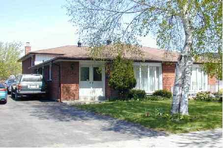 7729 Kittridge Dr, House semidetached with 3 bedrooms, 2 bathrooms and 4 parking in Mississauga ON | Image 1