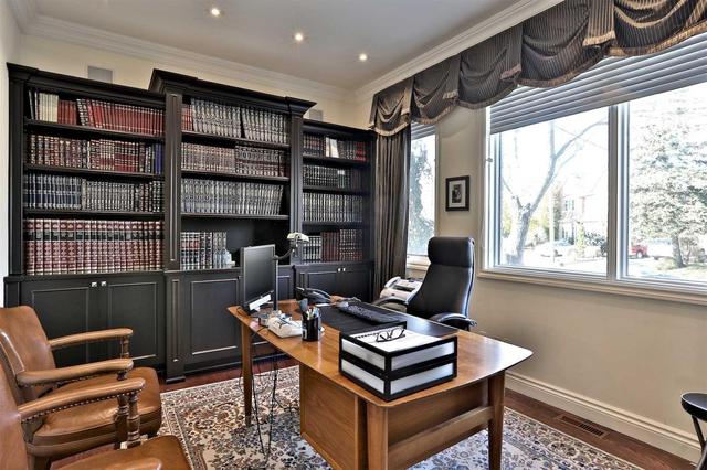 25 Redmount Rd, House detached with 5 bedrooms, 6 bathrooms and 2 parking in Toronto ON | Image 9