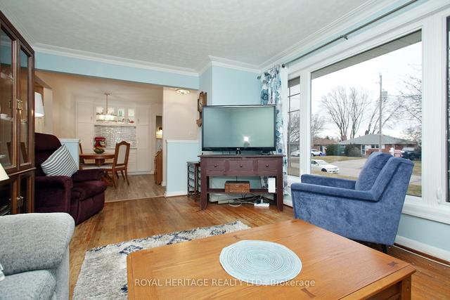 381 Elizabeth St, House detached with 3 bedrooms, 2 bathrooms and 3 parking in Oshawa ON | Image 14