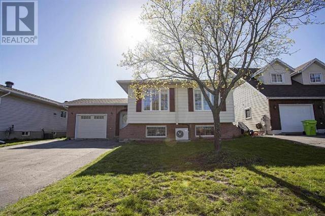 20 Parker Ave, House detached with 5 bedrooms, 2 bathrooms and null parking in Sault Ste. Marie ON | Image 1