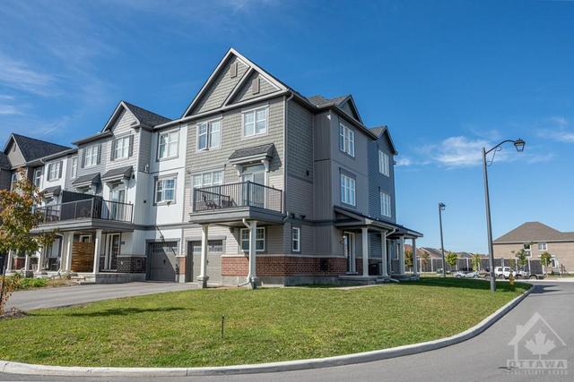 348 Mountain Sorrel Way, Townhouse with 3 bedrooms, 2 bathrooms and 3 parking in Ottawa ON | Image 1