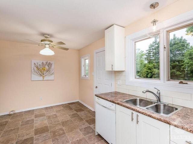 991 Harkness Avenue, House detached with 3 bedrooms, 1 bathrooms and 3 parking in Ottawa ON | Image 7