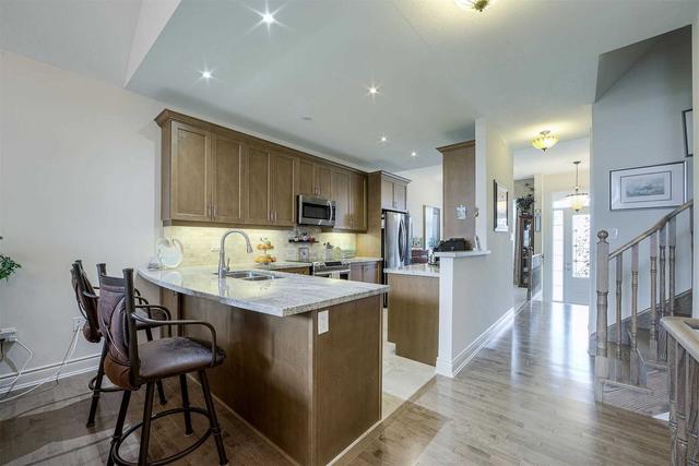 40 Hillcrest Dr, Condo with 2 bedrooms, 3 bathrooms and 4 parking in New Tecumseth ON | Image 3