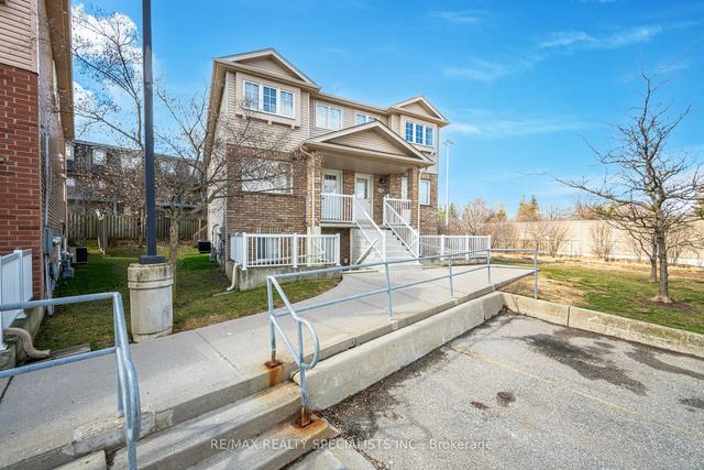 8a - 50 Howe Dr, Townhouse with 3 bedrooms, 2 bathrooms and 1 parking in Kitchener ON | Image 25