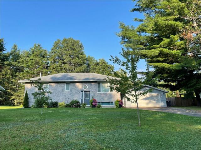 30 Jamie Crescent, House detached with 4 bedrooms, 2 bathrooms and 6 parking in Petawawa ON | Image 1