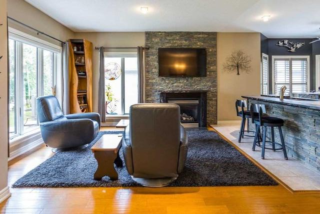 24 Navigators Tr, House detached with 1 bedrooms, 3 bathrooms and 6 parking in Kawartha Lakes ON | Image 3
