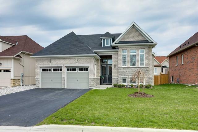 4 Allegra Dr, House detached with 2 bedrooms, 3 bathrooms and 6 parking in Wasaga Beach ON | Image 1