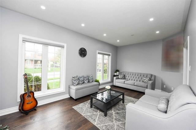 61 Stonecrest Dr, House detached with 4 bedrooms, 4 bathrooms and 7 parking in Brampton ON | Image 4