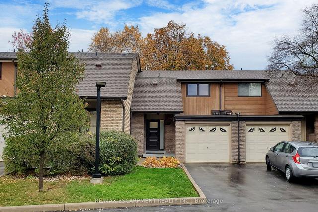640 Forestwood Cres, Townhouse with 3 bedrooms, 2 bathrooms and 2 parking in Burlington ON | Image 1