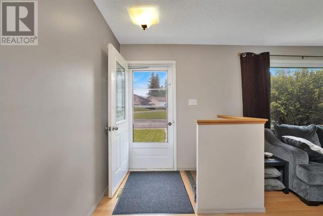 5707 53 Avenue, House detached with 3 bedrooms, 2 bathrooms and 2 parking in Rocky Mountain House AB | Image 3