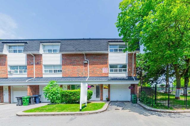 32 Trailridge Cres, Townhouse with 3 bedrooms, 3 bathrooms and 2 parking in Toronto ON | Image 12