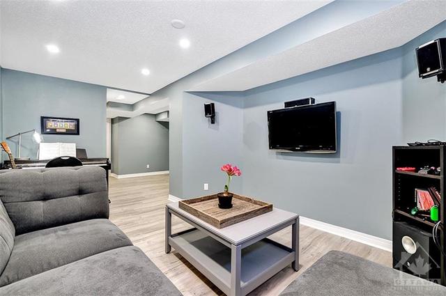 78 Westpointe Crescent, Townhouse with 3 bedrooms, 3 bathrooms and 2 parking in Ottawa ON | Image 22
