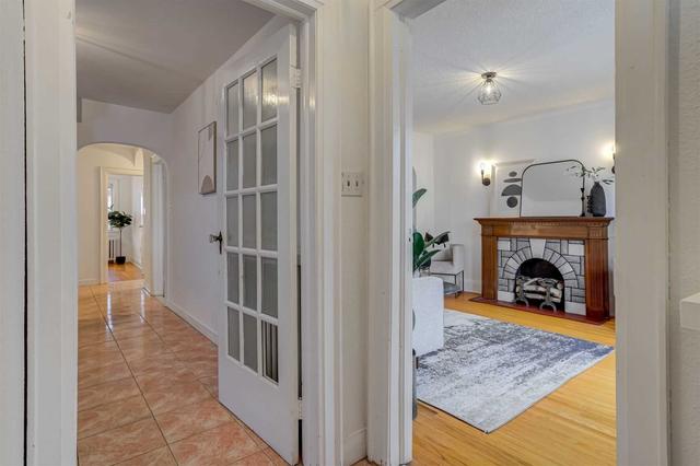 112 George St, House detached with 2 bedrooms, 2 bathrooms and 5 parking in Toronto ON | Image 39
