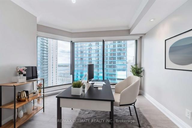 2416 - 55 Harbour Sq, Condo with 1 bedrooms, 2 bathrooms and 1 parking in Toronto ON | Image 2