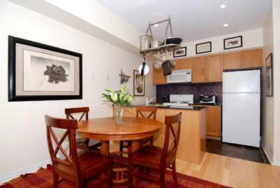 th40 - 6 Wellesley Pl, House attached with 3 bedrooms, 3 bathrooms and 1 parking in Toronto ON | Image 3