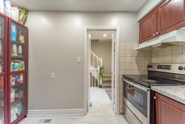 36 - 69 Lexington Ave, Townhouse with 3 bedrooms, 2 bathrooms and 1 parking in Toronto ON | Image 8