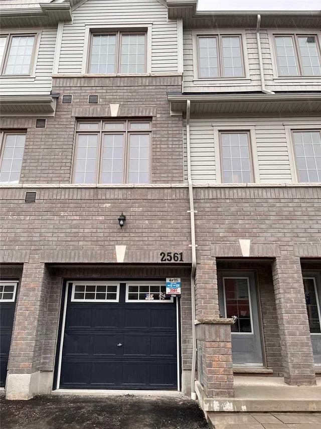 2561 Barbarolli Path, Townhouse with 5 bedrooms, 3 bathrooms and 2 parking in Oshawa ON | Image 11