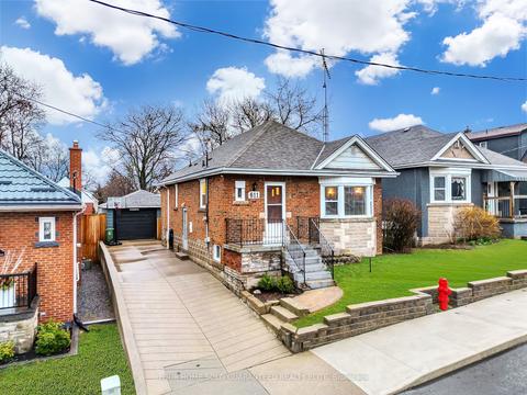 611 Upper Wentworth St, House detached with 3 bedrooms, 2 bathrooms and 4 parking in Hamilton ON | Card Image