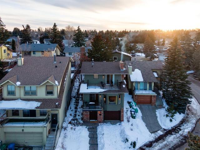75 Coach Manor Terrace Sw, House detached with 3 bedrooms, 2 bathrooms and 2 parking in Calgary AB | Image 5