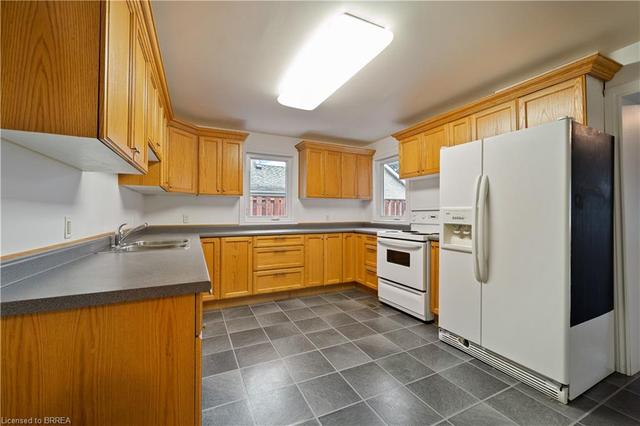 82 Sherwood Drive, House detached with 3 bedrooms, 1 bathrooms and 3 parking in Brantford ON | Image 9