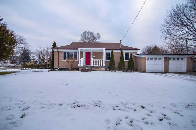 main - 11 Ilfracombe Cres, House detached with 3 bedrooms, 1 bathrooms and 3 parking in Toronto ON | Image 1
