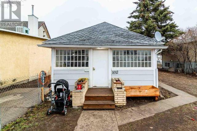 1012 Elm Street Se, House detached with 3 bedrooms, 1 bathrooms and 2 parking in Medicine Hat AB | Image 1