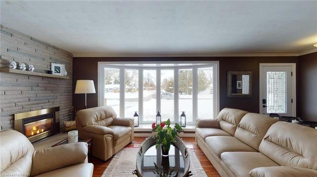 221 Pryde Boulevard, House detached with 4 bedrooms, 2 bathrooms and 5 parking in South Huron ON | Image 7