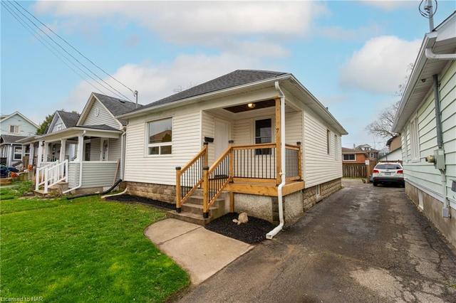7 Jones Street, House detached with 2 bedrooms, 1 bathrooms and 1 parking in St. Catharines ON | Image 1
