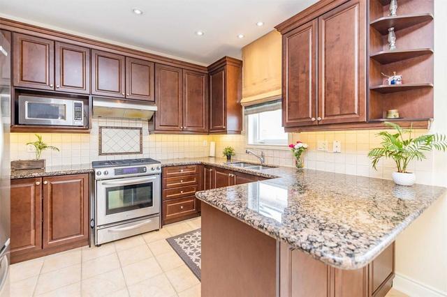 32 Eaglesprings Cres, House detached with 4 bedrooms, 4 bathrooms and 6 parking in Brampton ON | Image 5