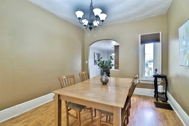 63 Shirley St, House attached with 3 bedrooms, 2 bathrooms and 0 parking in Toronto ON | Image 3