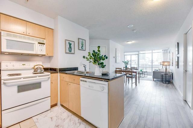 1207 - 361 Front St W, Condo with 2 bedrooms, 2 bathrooms and 1 parking in Toronto ON | Image 2