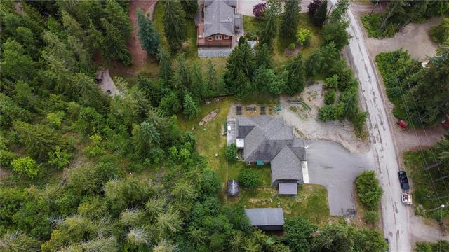 9038 Hummingbird Drive, House detached with 3 bedrooms, 3 bathrooms and 16 parking in Columbia Shuswap E BC | Image 39