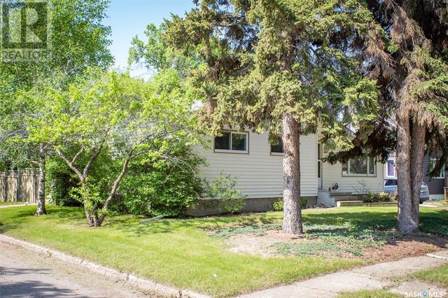 317 Macleod Avenue E, House detached with 4 bedrooms, 2 bathrooms and null parking in Melfort SK | Image 3