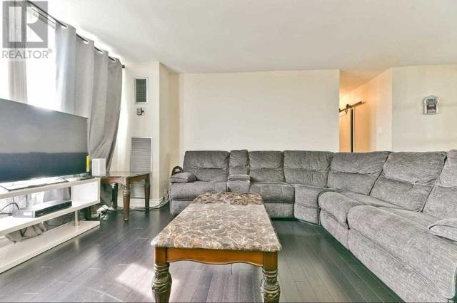 1402 - 3170 Kirwin Ave W, Condo with 2 bedrooms, 2 bathrooms and 1 parking in Mississauga ON | Image 4