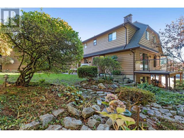 1585 Nelson Avenue, House detached with 4 bedrooms, 4 bathrooms and 5 parking in West Vancouver BC | Image 2