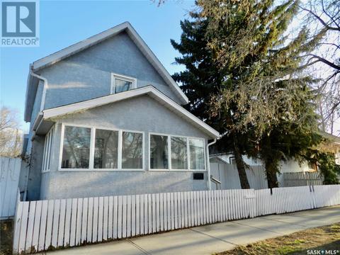 233 Lillooet Street W, House detached with 3 bedrooms, 1 bathrooms and null parking in Moose Jaw SK | Card Image