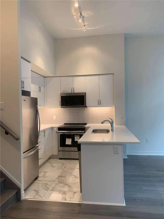 th02 - 39 Annie Craig Dr, Townhouse with 2 bedrooms, 3 bathrooms and 1 parking in Toronto ON | Image 2