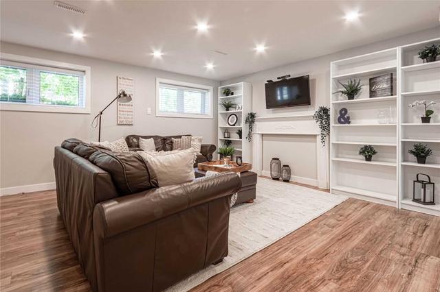 2144 Sandringham Dr, House detached with 3 bedrooms, 3 bathrooms and 6 parking in Burlington ON | Image 17