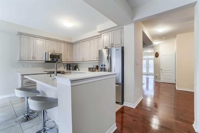 27 Rouge St, House detached with 4 bedrooms, 4 bathrooms and 6 parking in Brampton ON | Image 5