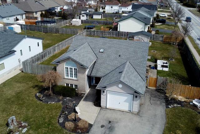 700 Nancy Rd, House detached with 2 bedrooms, 3 bathrooms and 4 parking in Fort Erie ON | Image 12