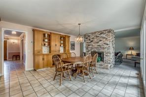 318 Pumpridge Place Sw, House detached with 5 bedrooms, 2 bathrooms and 8 parking in Calgary AB | Image 3