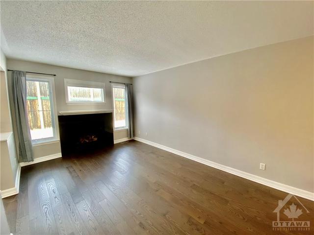 43 Inverkip Avenue, Townhouse with 3 bedrooms, 3 bathrooms and 3 parking in Ottawa ON | Image 7
