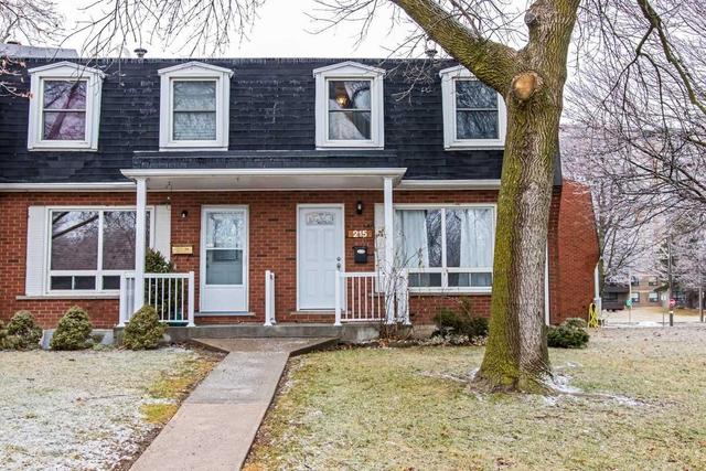 215 Lake Ave N, Townhouse with 3 bedrooms, 2 bathrooms and 1 parking in Hamilton ON | Image 1