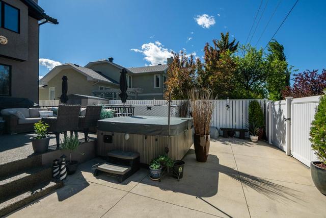 916 Woodbine Boulevard Sw, House detached with 3 bedrooms, 3 bathrooms and 5 parking in Calgary AB | Image 46